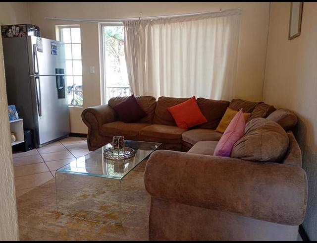 2 BEDROOM APARTMENT FOR SALE IN WILGEHEUWEL